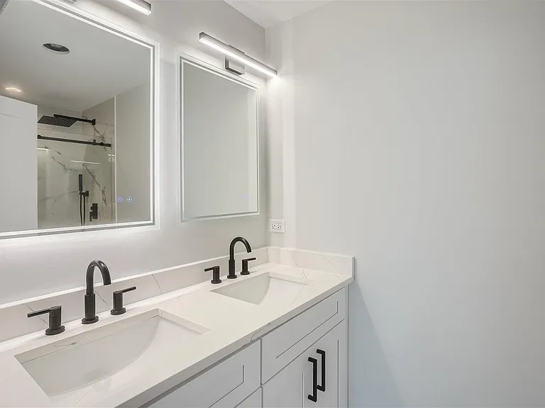 1830 W Cuyler Ave #2 — Photo 12