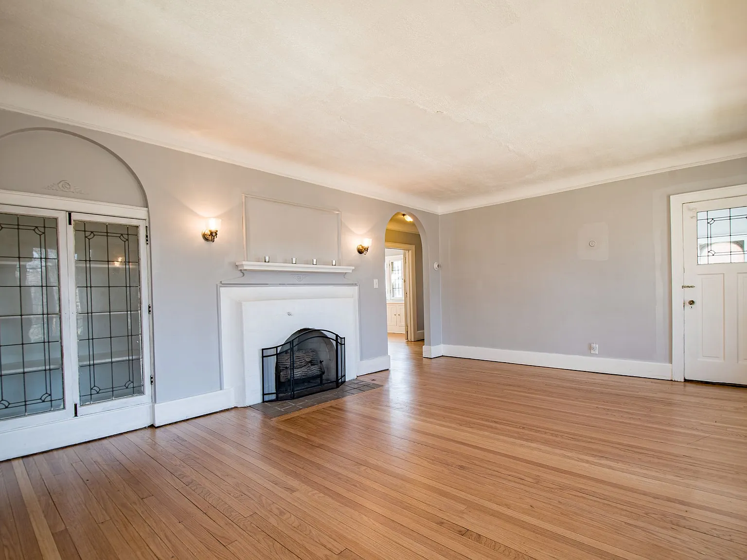 Cozy 3 Bed Townhouse in Detroit | 5010 Burns | Available 9/2 | $1450/mo — Photo 2