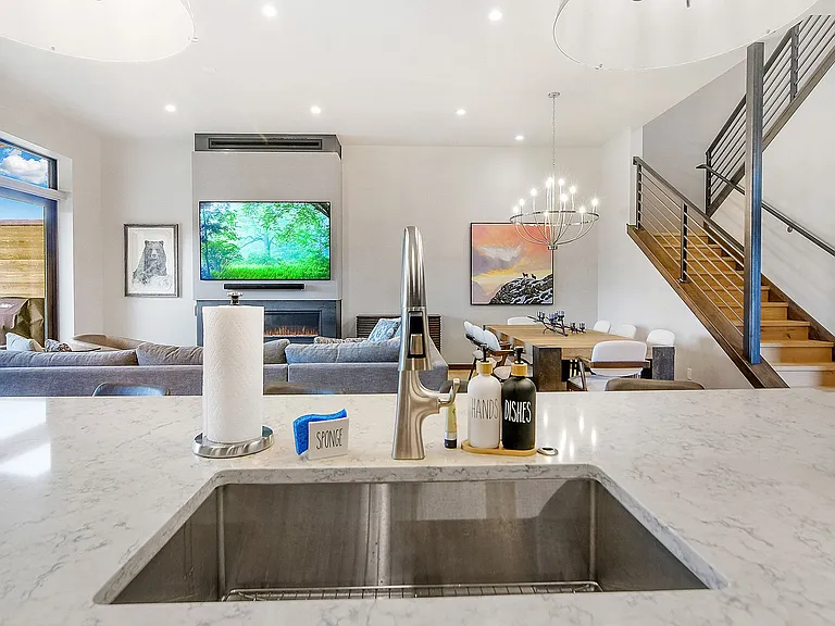 140 Monitor Dr — Photo 21