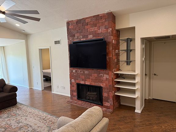 4th image of 1231 E Bluebell Ln