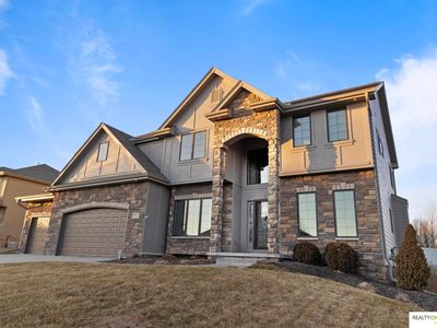 7612 Castle St, Papillion, NE, 68046