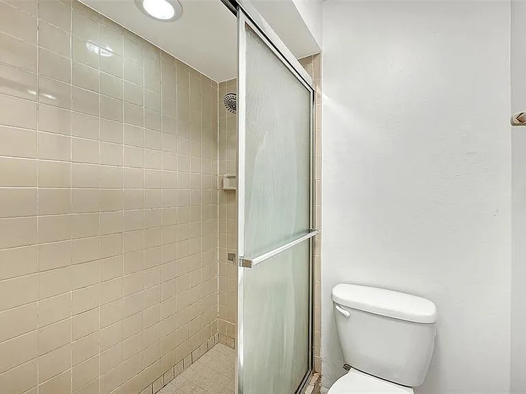 5010 Barrington Cir #2001 — Photo 24