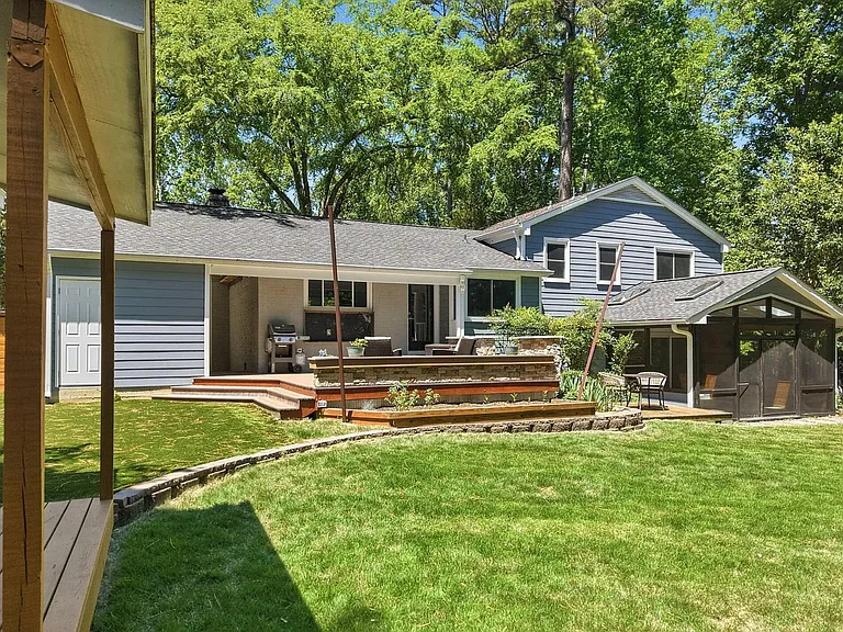 603 N Estes Dr — Photo 2