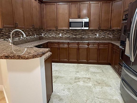 5th image of 335 NE 69TH Circle