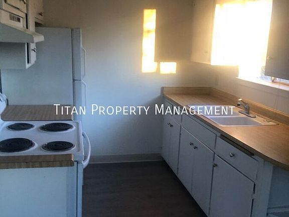 3rd image of 5602 Hillsdale Blvd APT D