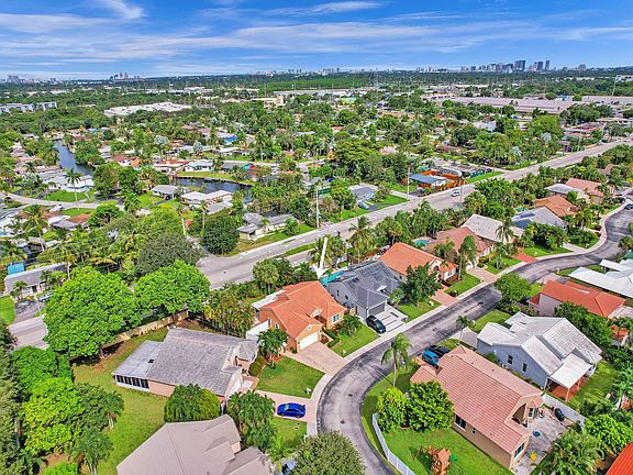 4th image of 3226 NW 22nd Avenue