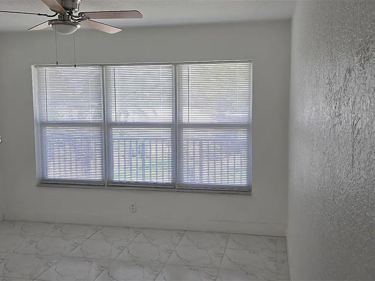 3260 NE 19th Ave #11 — Photo 3