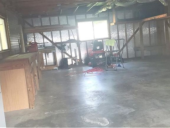4th image of 707 Clarence St