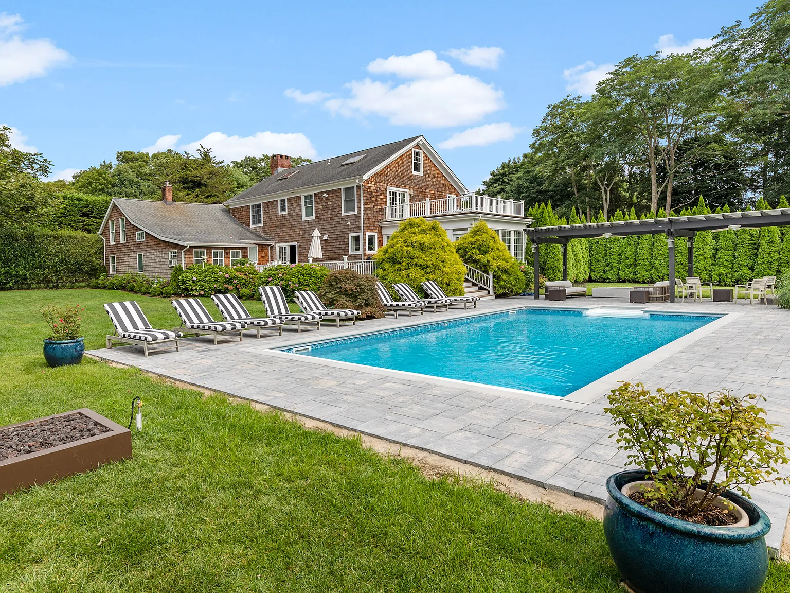 Southampton 7 Bedroom Home — Photo 1