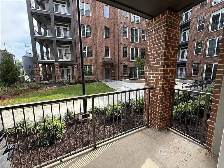 District on the Etowah Apartments — Photo 303