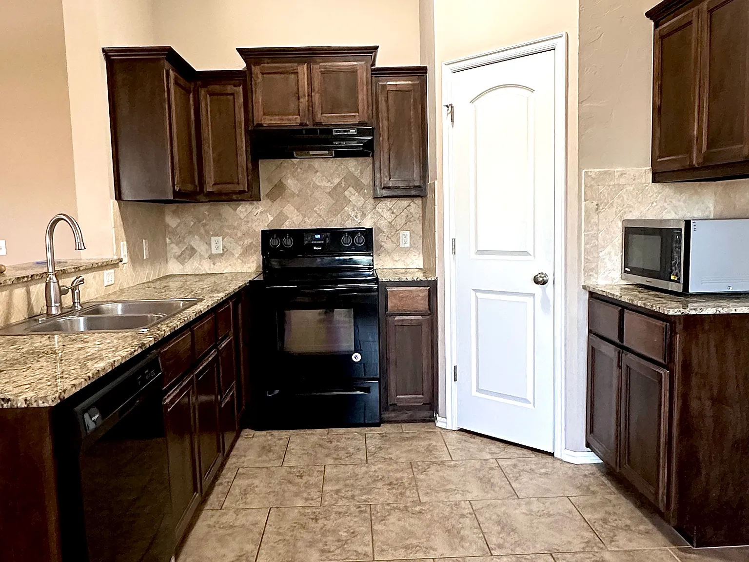 3 bed, 1499 sqft, $1,675 — Photo 3
