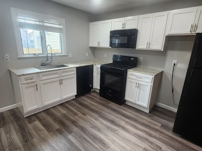 28 Cooke St #5 — Photo 10