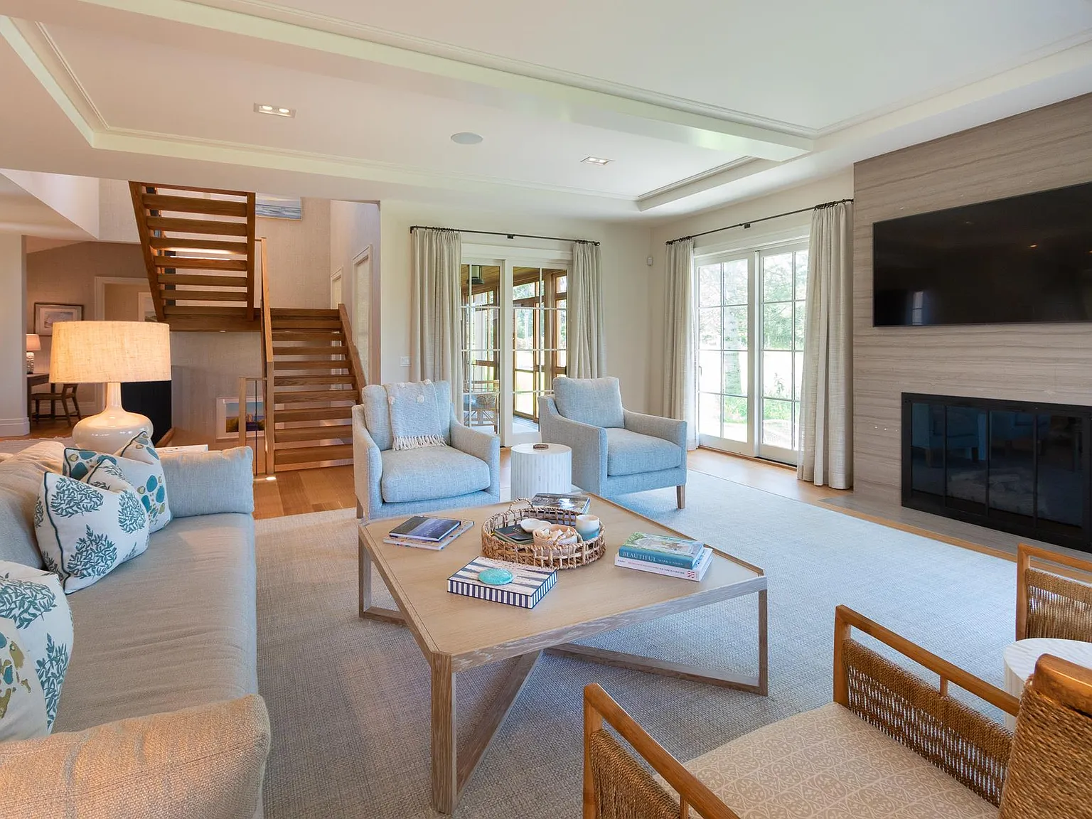 6 bed, 8.0 bath, 4571 sqft — Photo 3