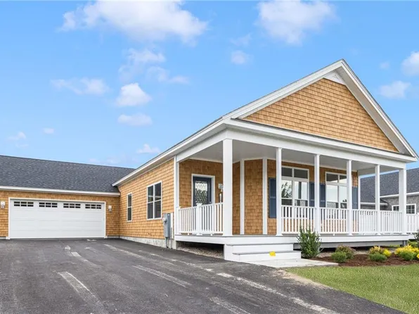 575 S Shore Village Blvd, Wakefield, RI 02879