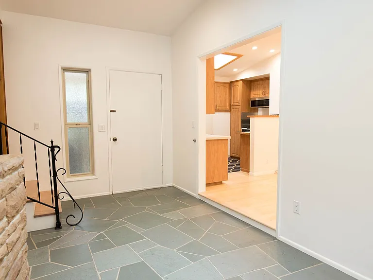 2604 Foothill Rd — Photo 4