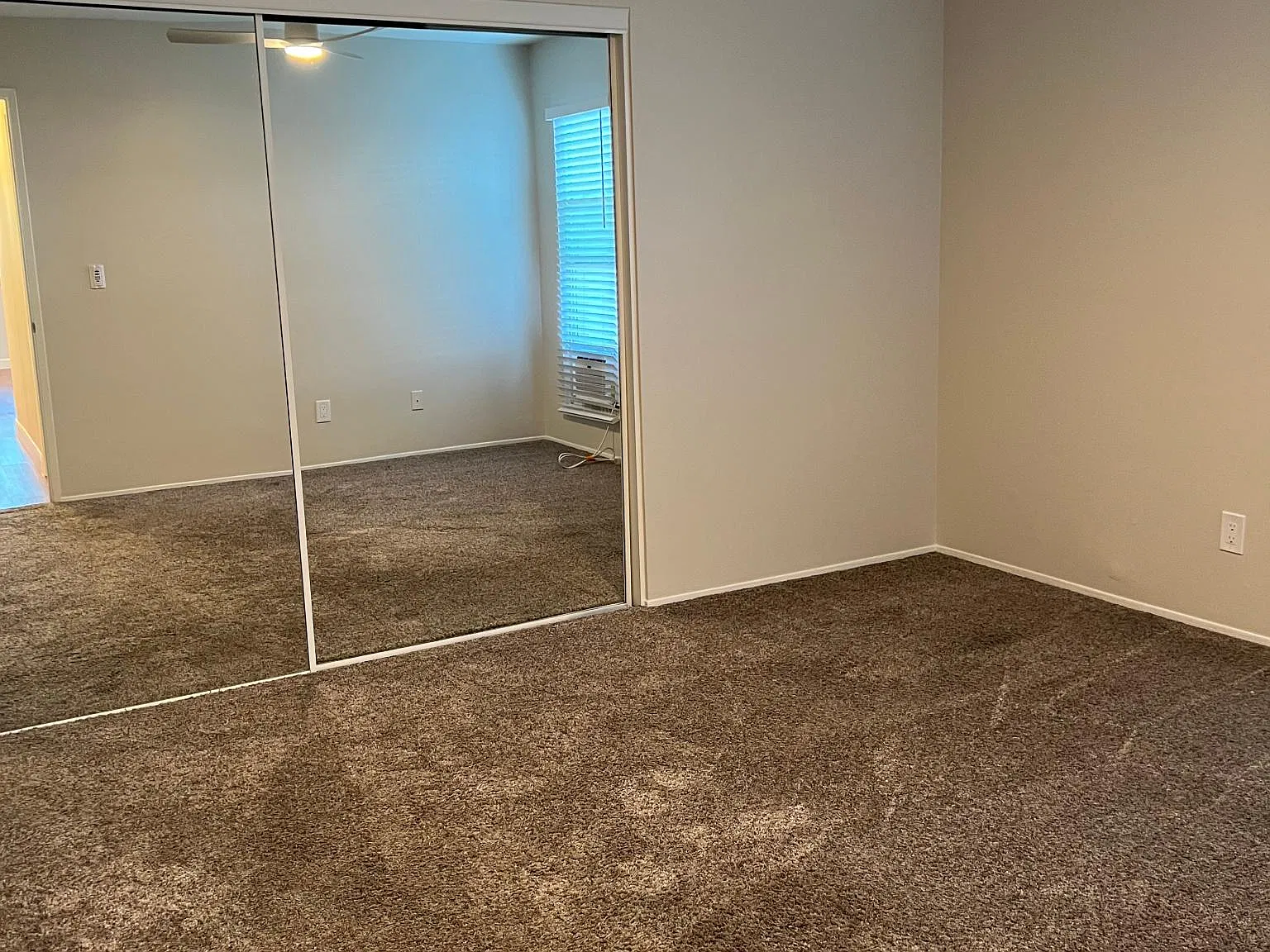 2 bed, 800 sqft, $4,300 — Photo 4