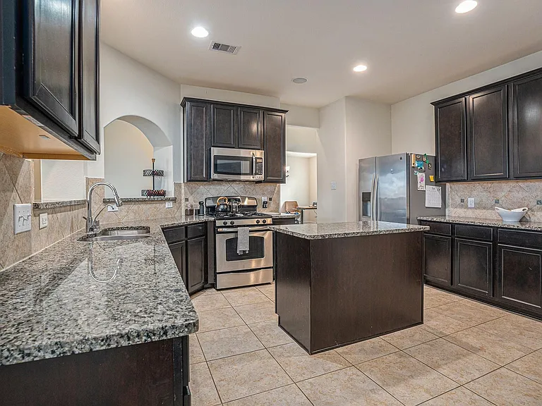 2449 Pamplona Ln — Photo 6