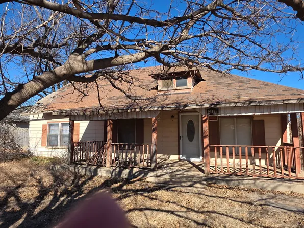 322 W Tennessee St, Floydada, TX 79235