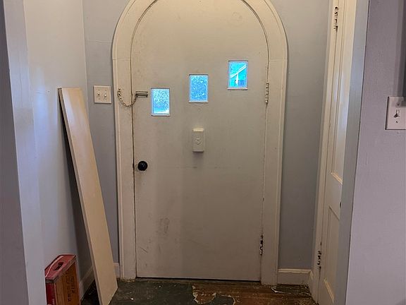 3rd image of 208 E 3rd St