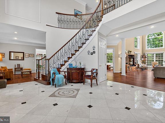 5th image of 1002 Sherman Ct