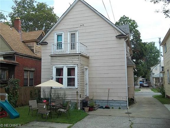 3rd image of 4005 Trowbridge Ave