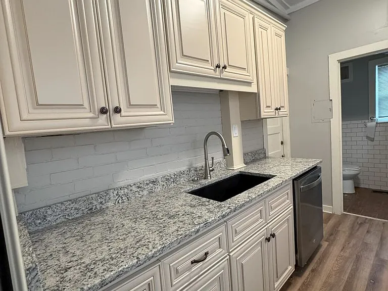 510 W. Saint Catherine — Photo 30