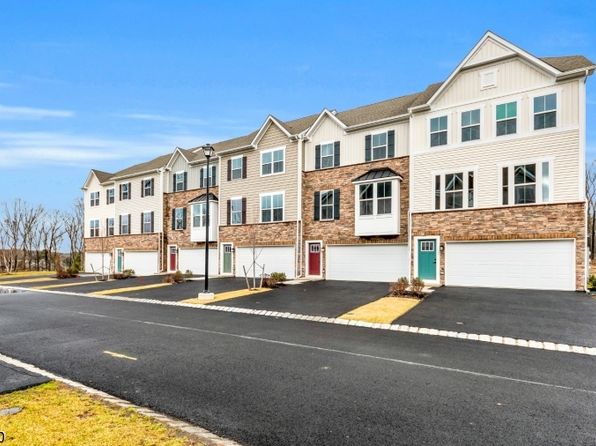 17 Peckwell St, Budd Lake, NJ 07828