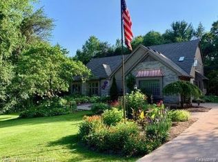 3484 Landview Dr, Rochester, MI 48306