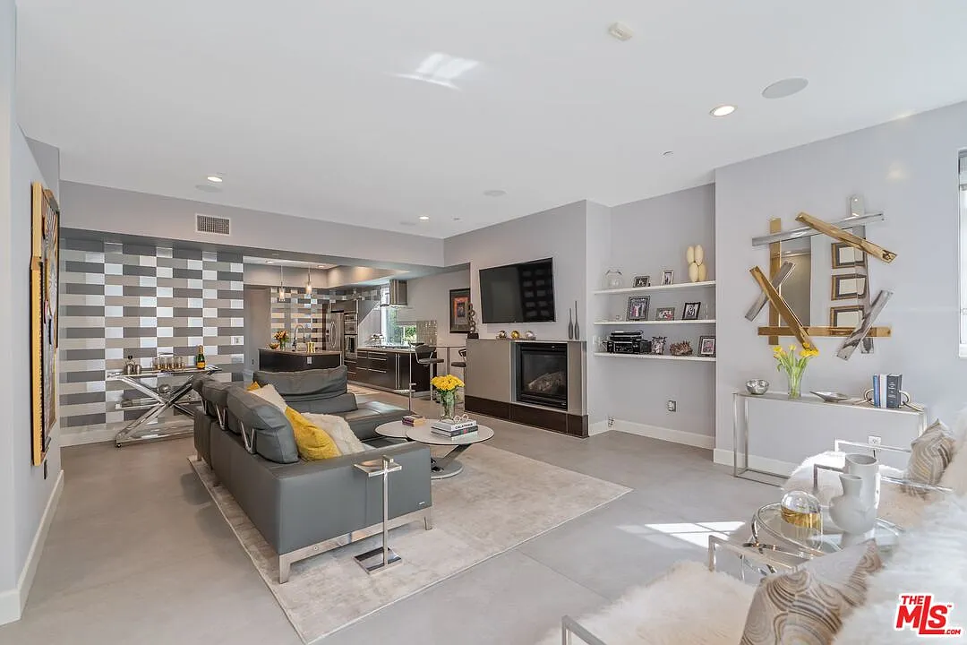 2 bed, 2.0 bath, 1580 sqft, $6,700 — Photo 3