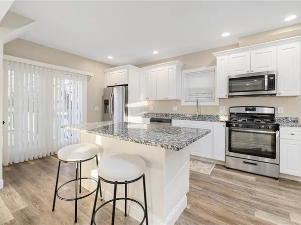 39 Maple Ave E, Riverside, RI 02915