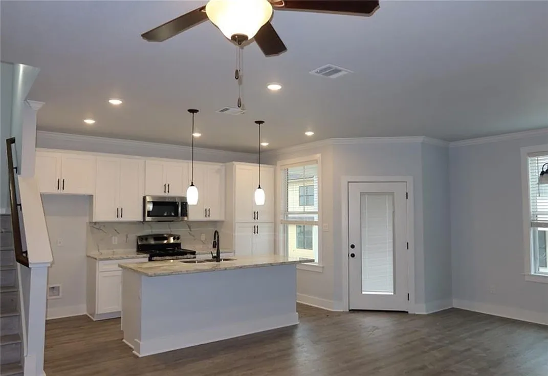 4 bed, 4.5 bath, 1844 sqft, $2,570 — Photo 4