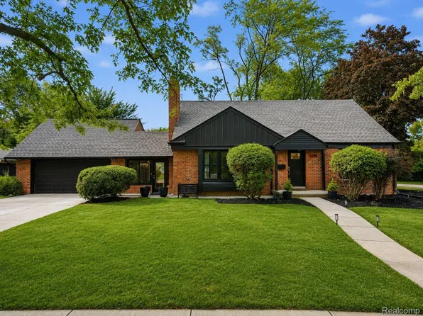 32253 Sheridan Dr, Beverly Hills, MI 48025