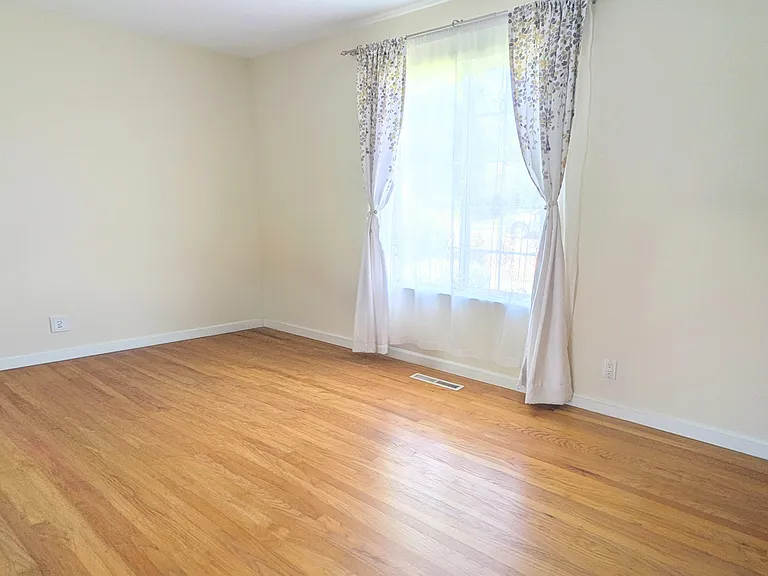 5850 Amapola Dr — Photo 11
