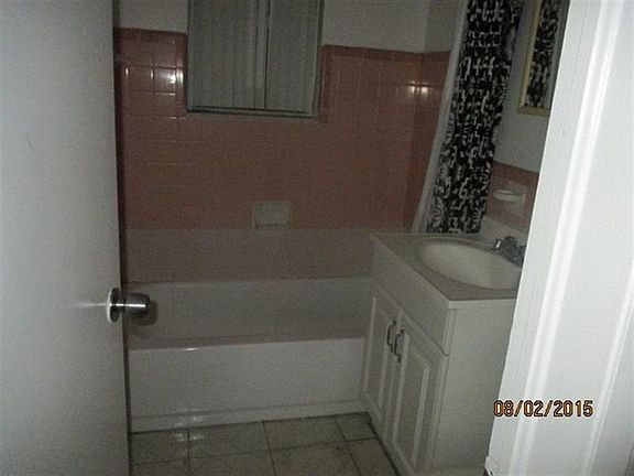 3rd image of 410 SW 7th St #Duplex