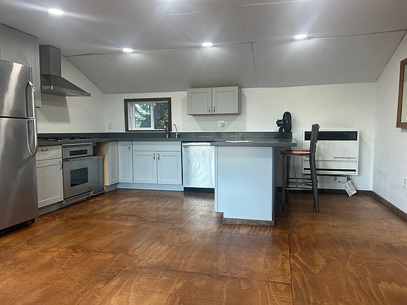 2nd image of 919 Skillman Ln
