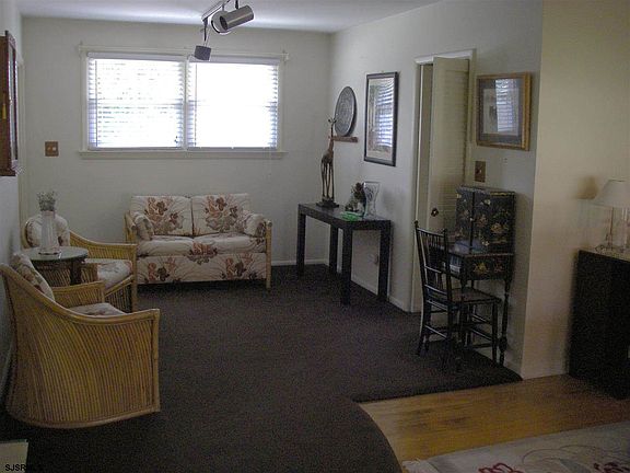 5th image of 1004 Holmes Ave