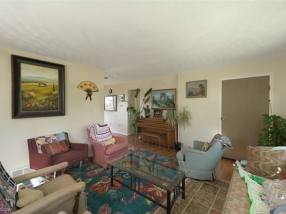 4th image of 1165 Hampton Rd