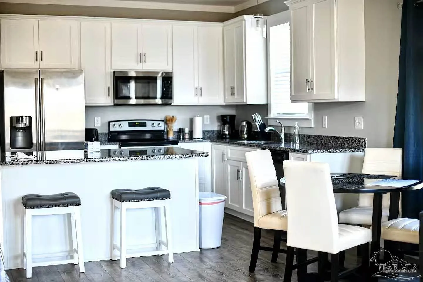 2 bed, 1190 sqft, $2,200 — Photo 3