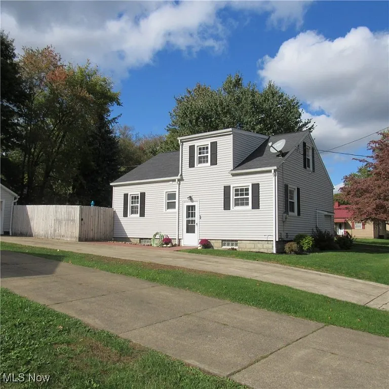 46 Kenmore Ave photo 1