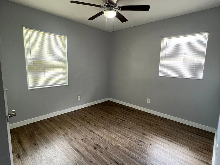 1221 Cypress Ln — Photo 14