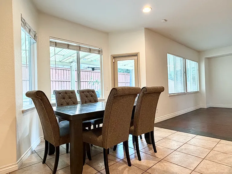 9489 Cedar Glen Ct — Photo 11