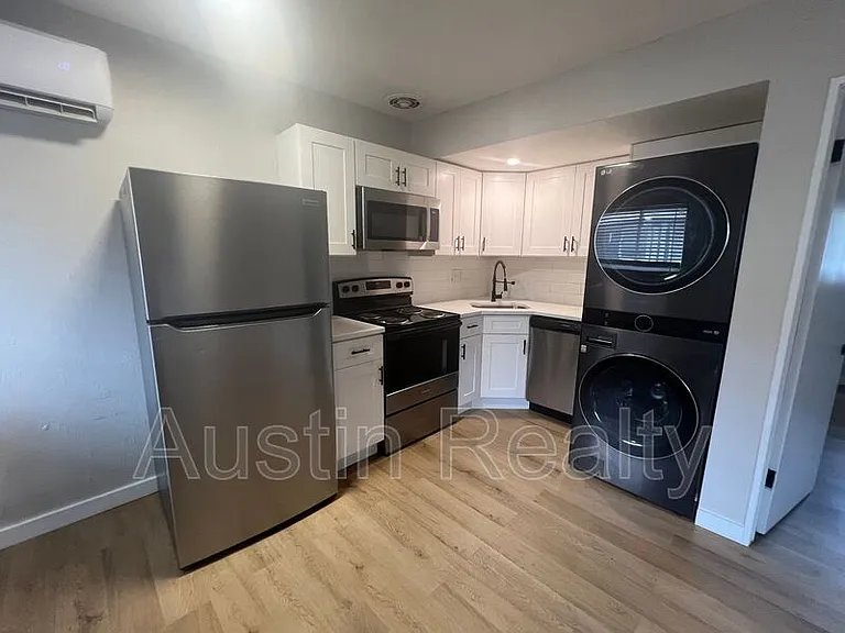 4160 Folsom Ave #B — Photo 1