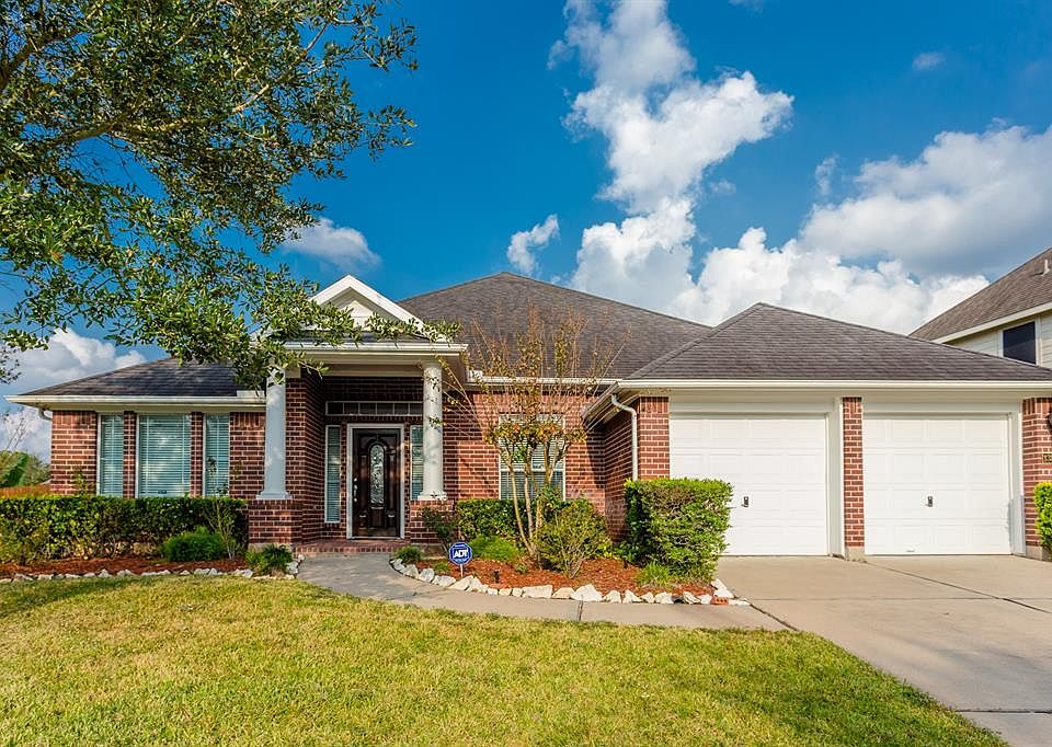 This 4/2.5/2 home with wonderful curb appeal, lush landscaping on a large corner lot is waiting for you to call it home. This home is located on a lovely street in The Reserve At Glen Laurel Subdivision. Eldridge Park is a short walk away and offers 