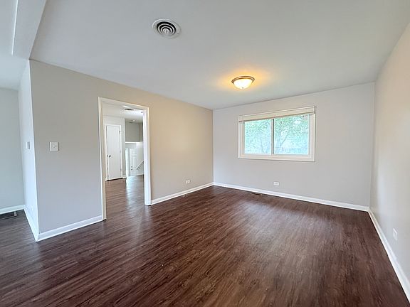 5th image of 4108 Applewood Ln