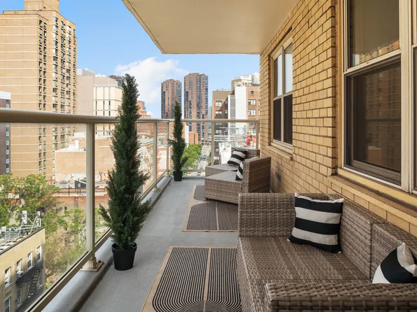 305 East 24th Street image 3 of 10