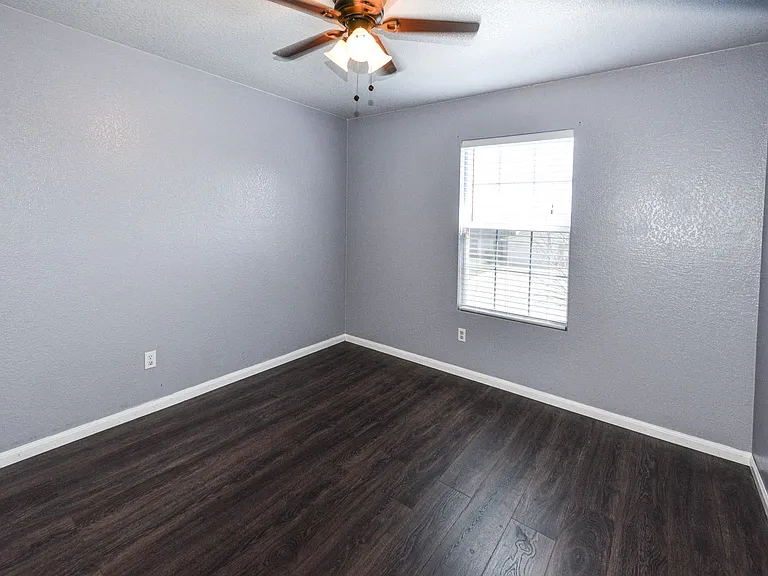 2305 Riley Dr — Photo 19