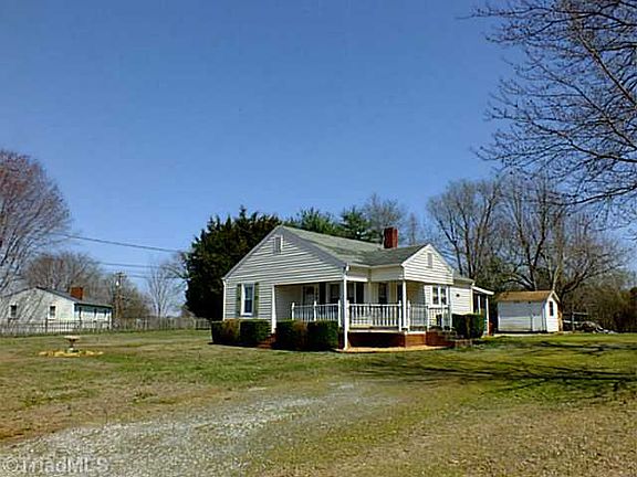 2nd image of 134 Oak St
