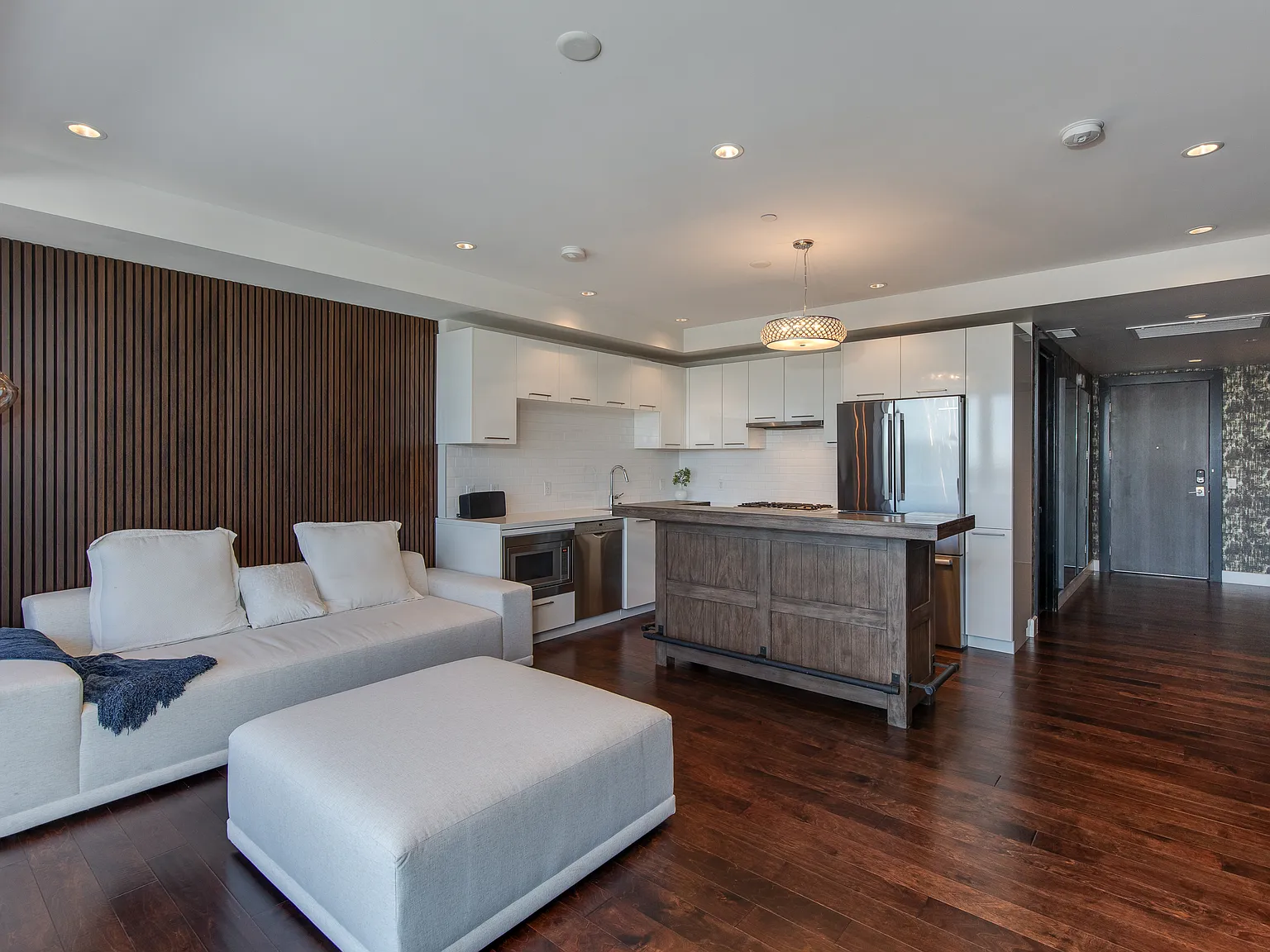 2 bed, 1070 sqft, $4,495 — Photo 3