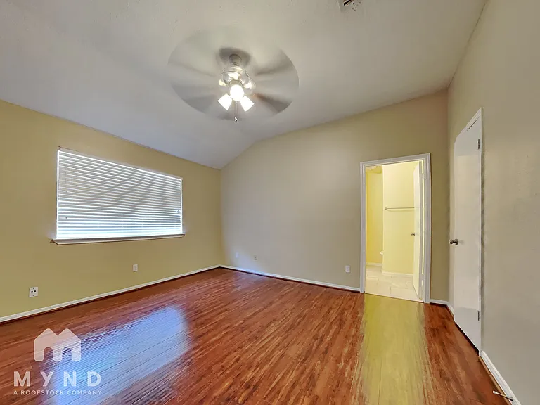 8111 Valeta Dr — Photo 6