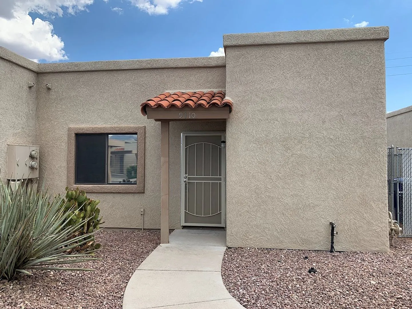 Casitas de Flores Single Story 2 Bedroom 2 Bath Townhome Available! — Photo 2